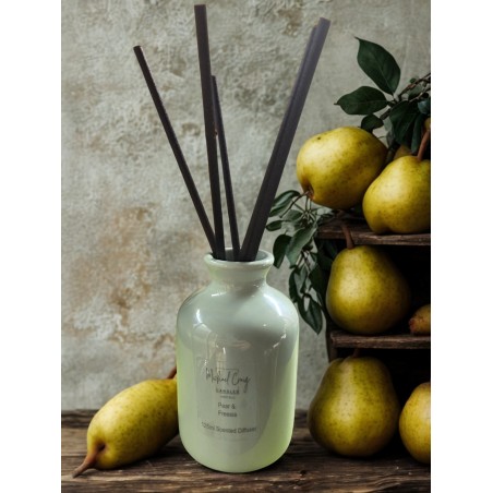 Pear & Freesia 125ml Diffuser Porcelain Green
